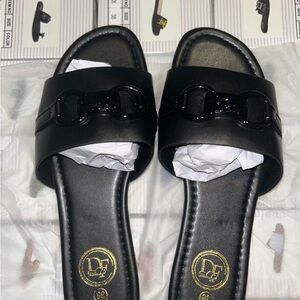 Black Women's Slide Sandals with Decorative Chain Accent